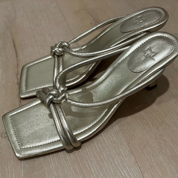 New ✨Marc Fisher Gold Sandals - Picture 3 of 3